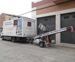 mudanzas-f-de-la-mata-camion-elevador-04.jpg