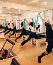 Red and Red Specialty Coffee & Reformer Pilates Bild 7