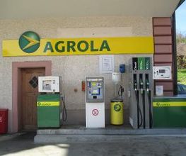 AGROLA Tankstelle in Reitnau - eine Tanksäule mit Diesel, bleifrei; Zahlterminal