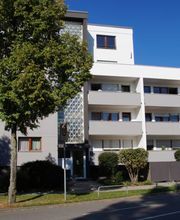 Referenzobjekt Dieses Mehrfamilienhaus im Westen von Regensburg (28 Einheiten inkl. Tiefgaragen- und Außenstellplätzen) wurde durch das Team von Kompass Immobilien Ratisbona im Alleinauftrag vermarktet.