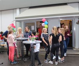 Feier vor der Tanzschule - Tanz im Hof Pavlina Cerna | Tanzschule in Essen
