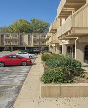 Plaza 93 Apartments image 2