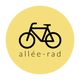 Rundes Logo von allée-rad, dem Fahrradladen in Berlin-Prenzlauer Berg. Klare, moderne Gestaltung mit gelbem Kreis und stilisiertem Fahrrad – Symbol für Bewegung, Handwerk und urbane Radkultur.