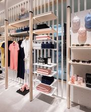 Lacoste Le Chesnay Parly II image 5