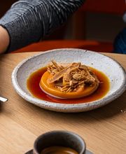 Crème caramel à la noix de coco, feuille de keffir au soja, pain d'épice