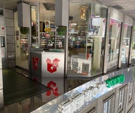 Aussenansicht der Flora-Apotheke am Bahnhof