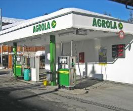 AGROLA Tankstelle in Gstaad - zwei Tanksäulen - überdacht