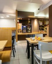 B&B HOTEL Chartres Le Forum image 10