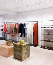 VAREL Kleidergeschäft Bild 4