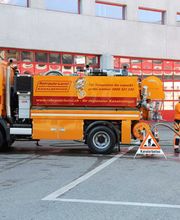 Jedes unserer Fahrzeuge ist mit einer vielseitigen Werkzeugpalette und einer TV-Kamera ausgerüstet.