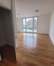 Solo at Hudson image 16