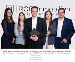 Team von ROC Immobilien, Immobilienmakler in Berlin. Das Foto zeigt Ansprechpartner aus Geschäftsführung, Immobilienberatung und Verwaltung – für Beratung, Bewertung, Verwaltung und Vermittlung von Immobilien in Berlin.