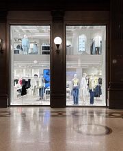 Calvin Klein Jeans Roma Galleria Alberto Sordi immagine 1