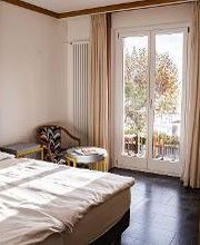 Hotel Albergo Carcani by Ketty & Tommy in Ascona – Helles Doppelzimmer mit direktem Zugang zur Terrasse