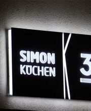 Lichtwerbung: LED Firmenschild an Aussenfassade aus Acryl. Produziert von DIE2 Werbung+Marketing aus Quickborn, in Schleswig-Holstein.