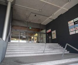 exterieur-de-la-pharmacie-sun-store-martigny-cristal