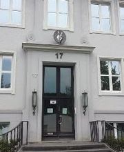 Eingangsbereich eines Gründerzeitgebäudes von vorne.