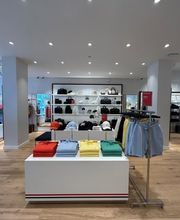 Tommy Hilfiger image 5