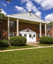 Country Manor Apartments image 9