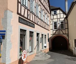 Aussenansicht der Löwen-Apotheke