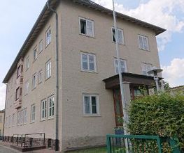 Gelbes Gebäude von der Seite