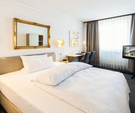 Standard double room with queensize bed