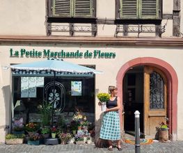 La Petite Marchande de Fleurs image 1