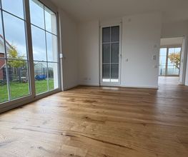 Neues Eichenparkett, bodentiefe Fenster und komplette Elektroinstallation. Vom Rückbau bis zur schlüsselfertigen Übergabe, vier Gewerke, ein Ansprechpartner.