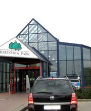 Aussenansicht der Apotheke am Kritzmow-Park