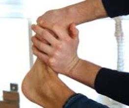 We passen op verschillende manieren podomanuele therapie toe. We mobiliseren zo gewrichten om uw klachten te verminderen en uw mobiliteit te vergroten