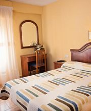 Hostal Guzmán El Bueno by gaiarooms imagen 2