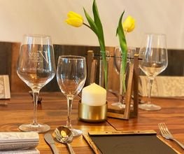 Unser Restaurant lädt mit gemütlichen Sitzecken ein
Im Herzen Wangens liegt die "Alte Kanzlei". Allgäuer Flair trifft auf mediterraner Küche - oder einfach gesagt Pizza - Pasta - Wein.