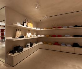 Lacoste Saint Tropez image 3