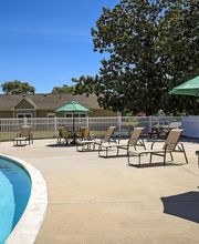 Lake Club Apartments image 20