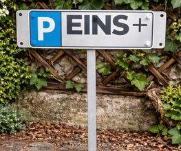 Parkplätze im Hof