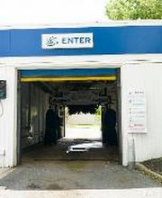 You can trust Splash In to get your car extra shiny and clean.