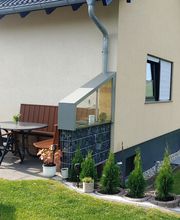 Sitzecke rechte Hausrückseite