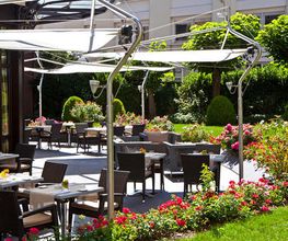 Terrasse avec jardin à Warwick Reine Astrid - Lyon