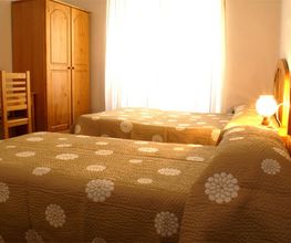 hostal-las-torres-habitacion-triple-04.jpg