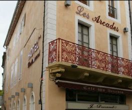 Hôtel Des Arcades image 4