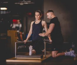 Stabilitäts- und Koordinationstraining an einem Trainingsgerät - David Nikolaitschik - Personal Trainer in Mannheim