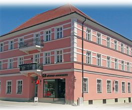 Aussenansicht der Löwen-Apotheke