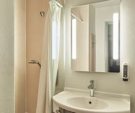 B&B HOTEL Orgeval image 7