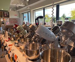 Une envie de pâtisser? Venez découvrir notre sélection de Robot Pâtissier Kenwood, Smeg, Kitchenaid, Miogo
