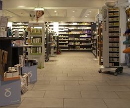 pharmacie-amavita-du-collège-intérieur