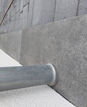 Exakte Millimeterbohrung in Basalt Blockstufe für Fallrohr