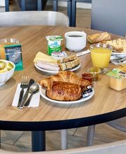 B&B HOTEL Le Port-Marly Saint-Germain-En-Laye image 4