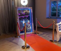 Der Magic Mirror in der Künkele Mühle Bad Urach mit VIP-Set und entsprechender Animation.