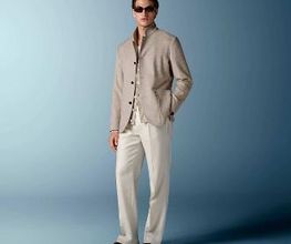 This sand blazer is cut to a relaxed fit for a comfortable, slightly looser silhouette with natural shoulders. It features wide notch lapels, patch pockets, and a single-breasted closure.