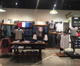 Nike Store Diagonal imagen 8